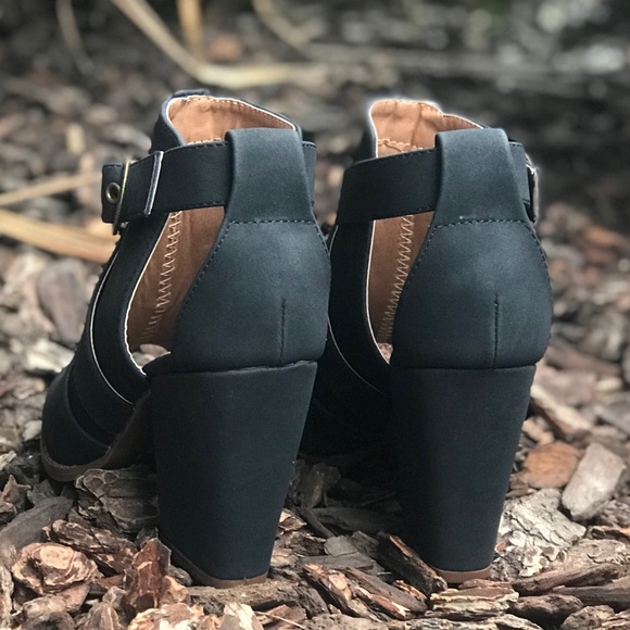 Black peep toe criss cross strap booties w buckle - Picture 8 of 8